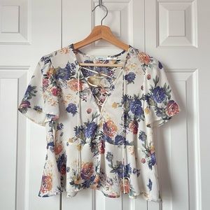 Kimchi Blue Judy Lace-Up Flutter-Sleeve Blouse